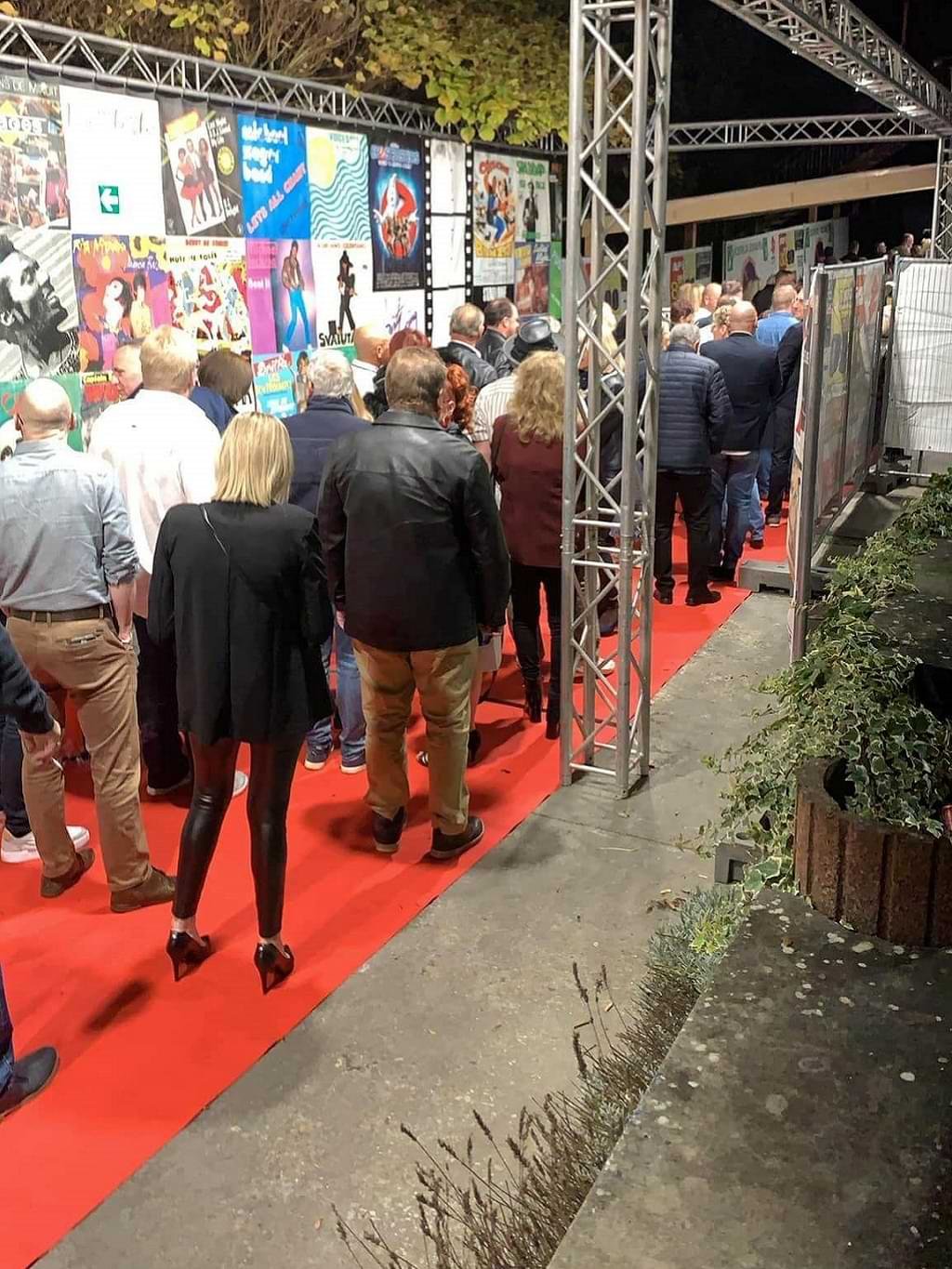Bar géant et cocktails en boite de nuit Belgique